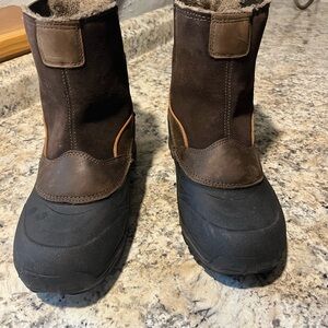 Eddie Bauer SnowFoil pull on Boots. Mens size 8.0